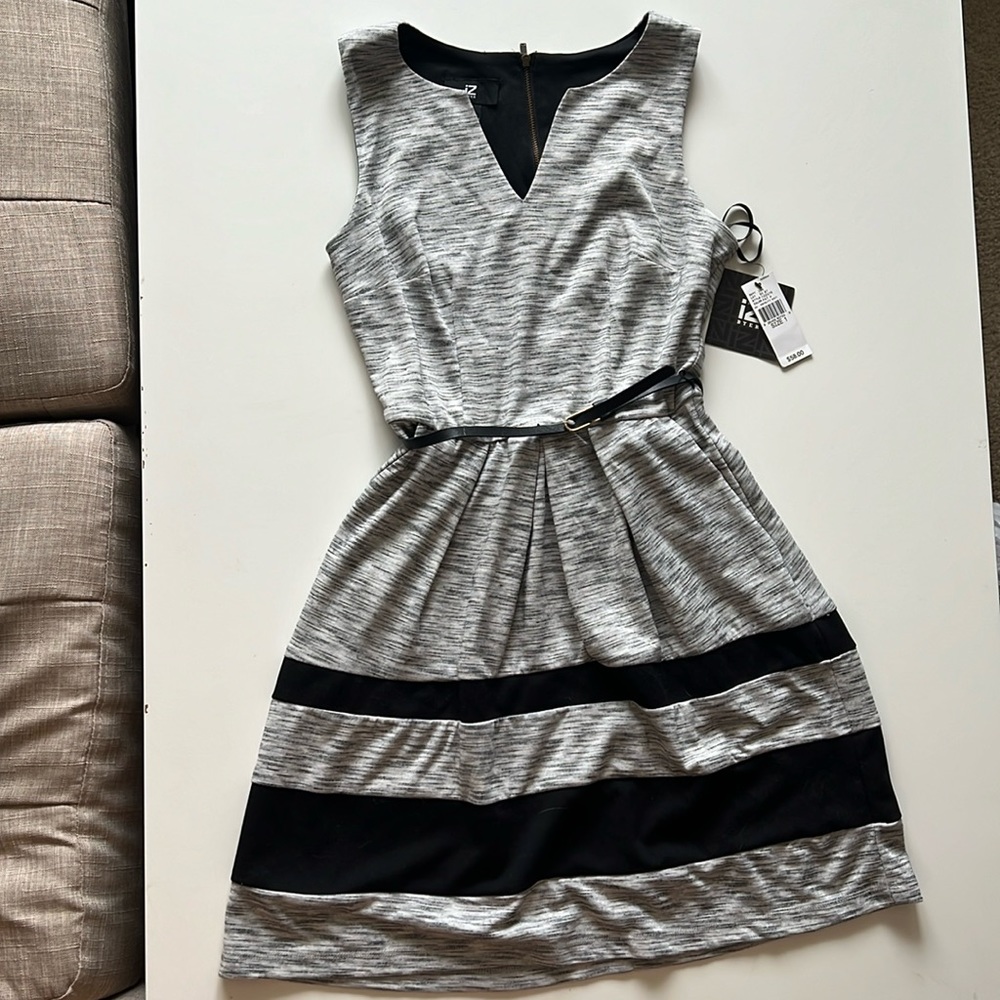 Short basic simple dress v neck